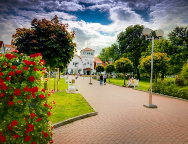 Ostseebad Boltenhagen Blick auf das Kurhaus vom Kurpark aus