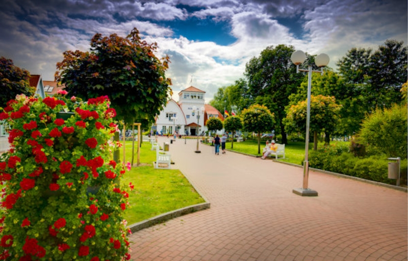 Ostseebad Boltenhagen Blick auf das Kurhaus vom Kurpark aus